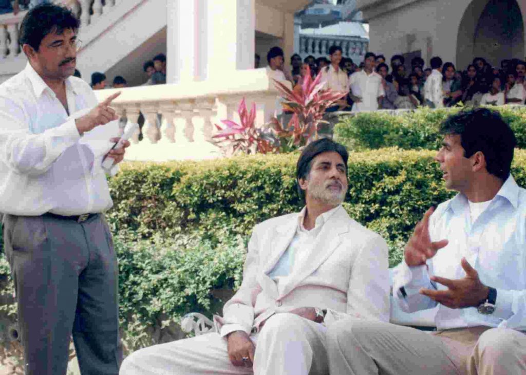 Amitabh Bachchan and Akshay Kumar on the sets of Ek Rishtaa with Director Sunil Darshan